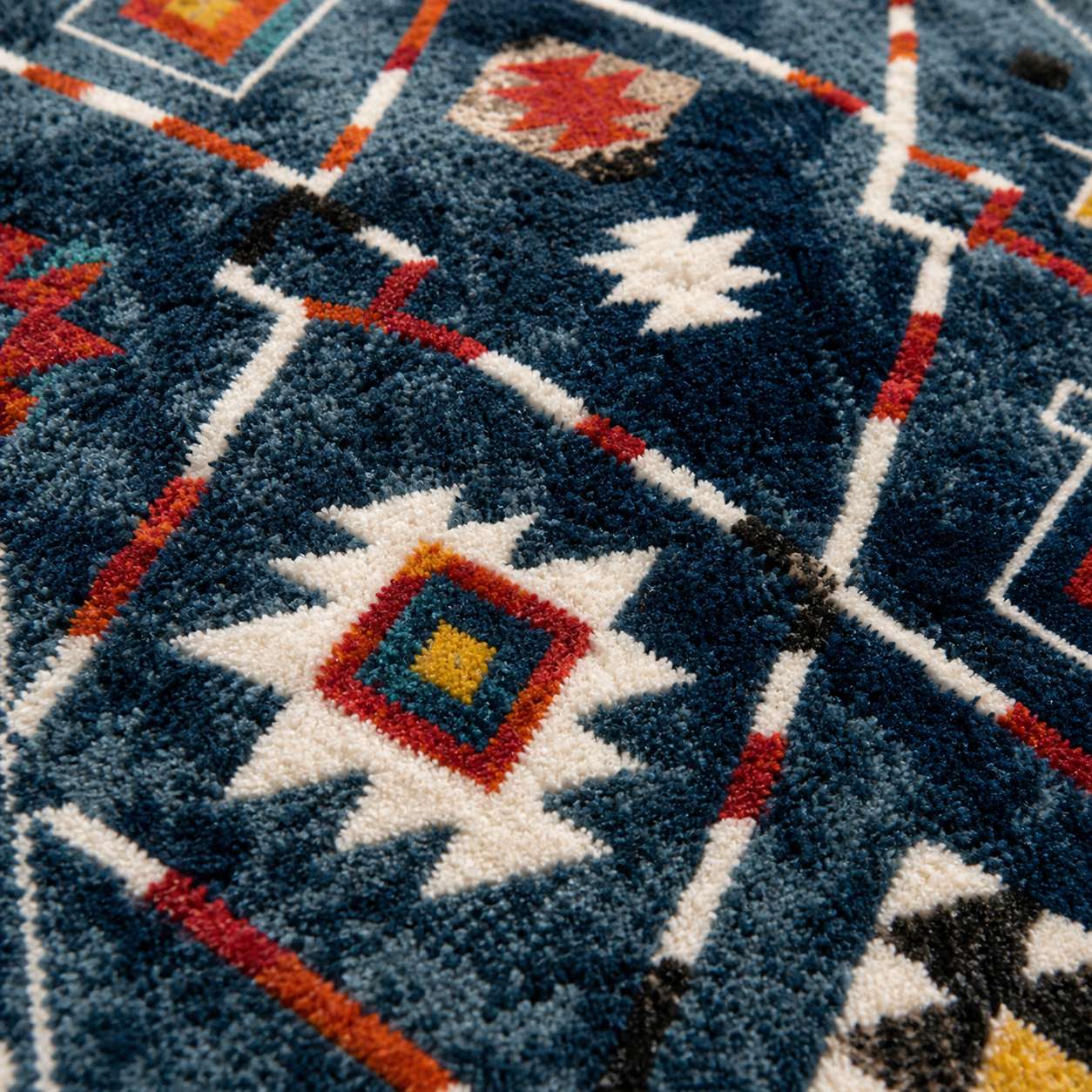 Tapis Berbère Azilal – Tracés Amazighs Blancs sur Fond Bleu Nuit