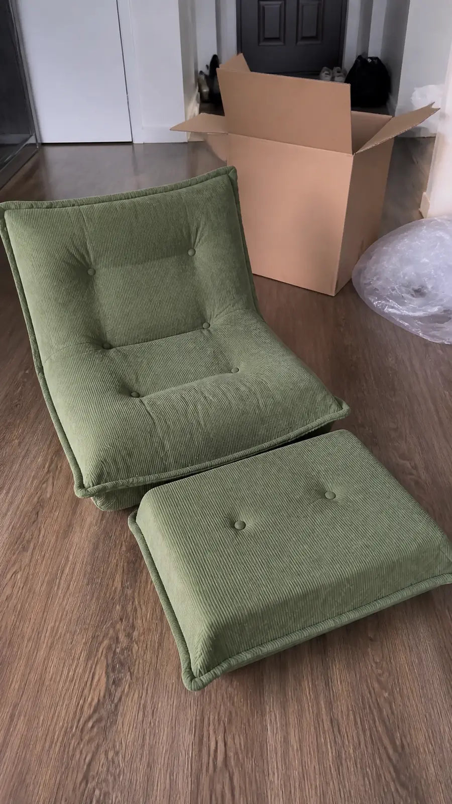 Photo de démonstration de Chauffeuse Convertible 1 Place avec Pouf Repose-Pieds en coloris Vert sauge