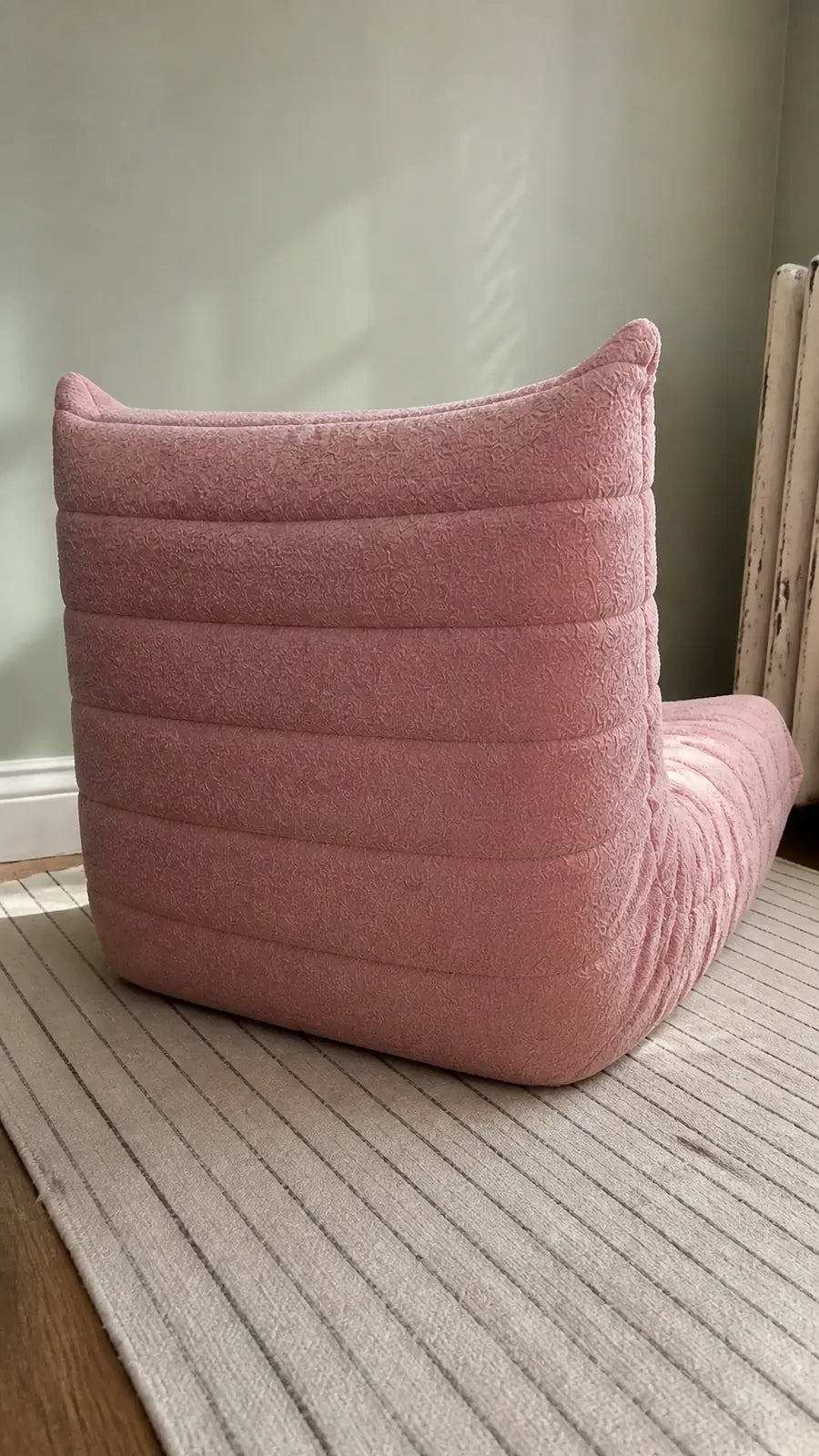 Photo de démonstration de Fauteuil Chauffeuse 1 Place en Tissu Sherpa en coloris Rose poudré