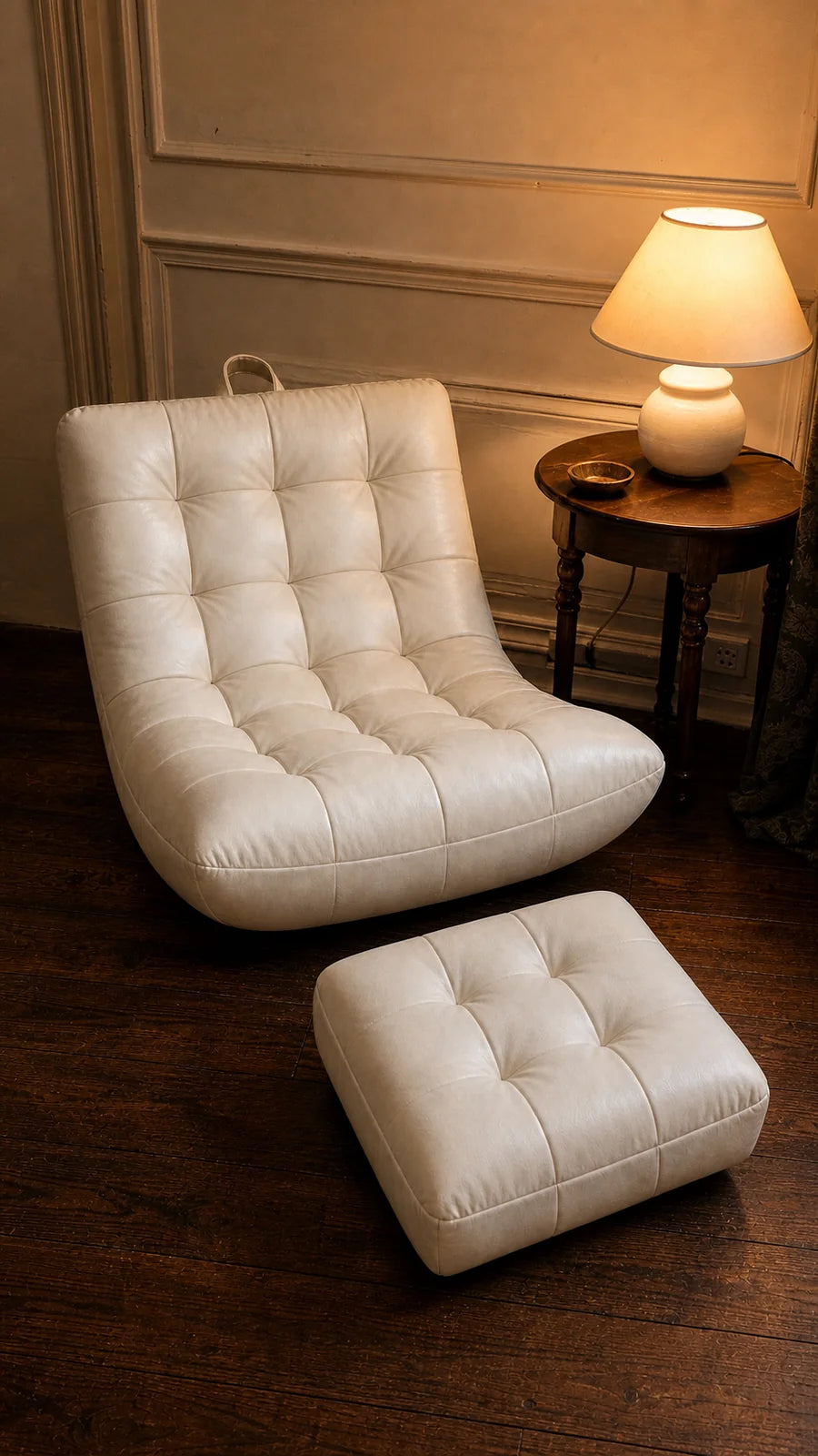 Photo de démonstration de Chauffeuse Fauteuil Capitonné avec Repose-Pieds en coloris Crème