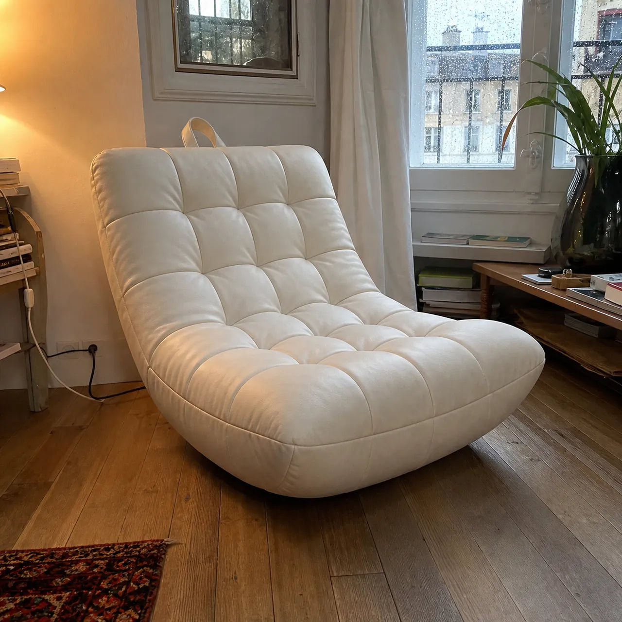 Photo de démonstration de Chauffeuse Fauteuil Capitonné avec Repose-Pieds en coloris Crème